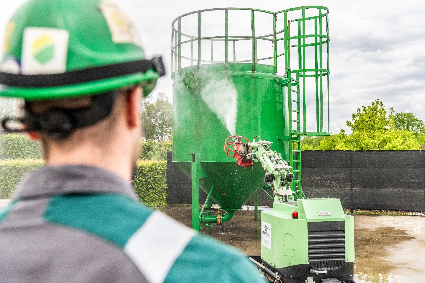 Industrieel reiniger met C/CE rijbewijs