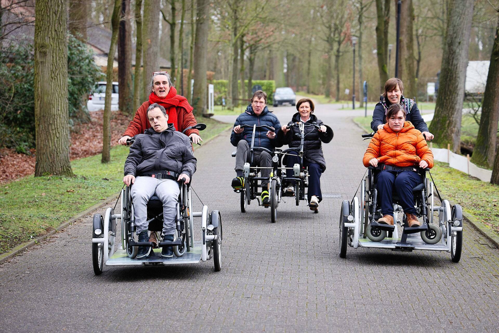 Ergotheapeut - rolstoelfietsen in de laan