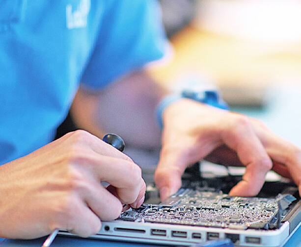 Verkoopmedewerker met headset