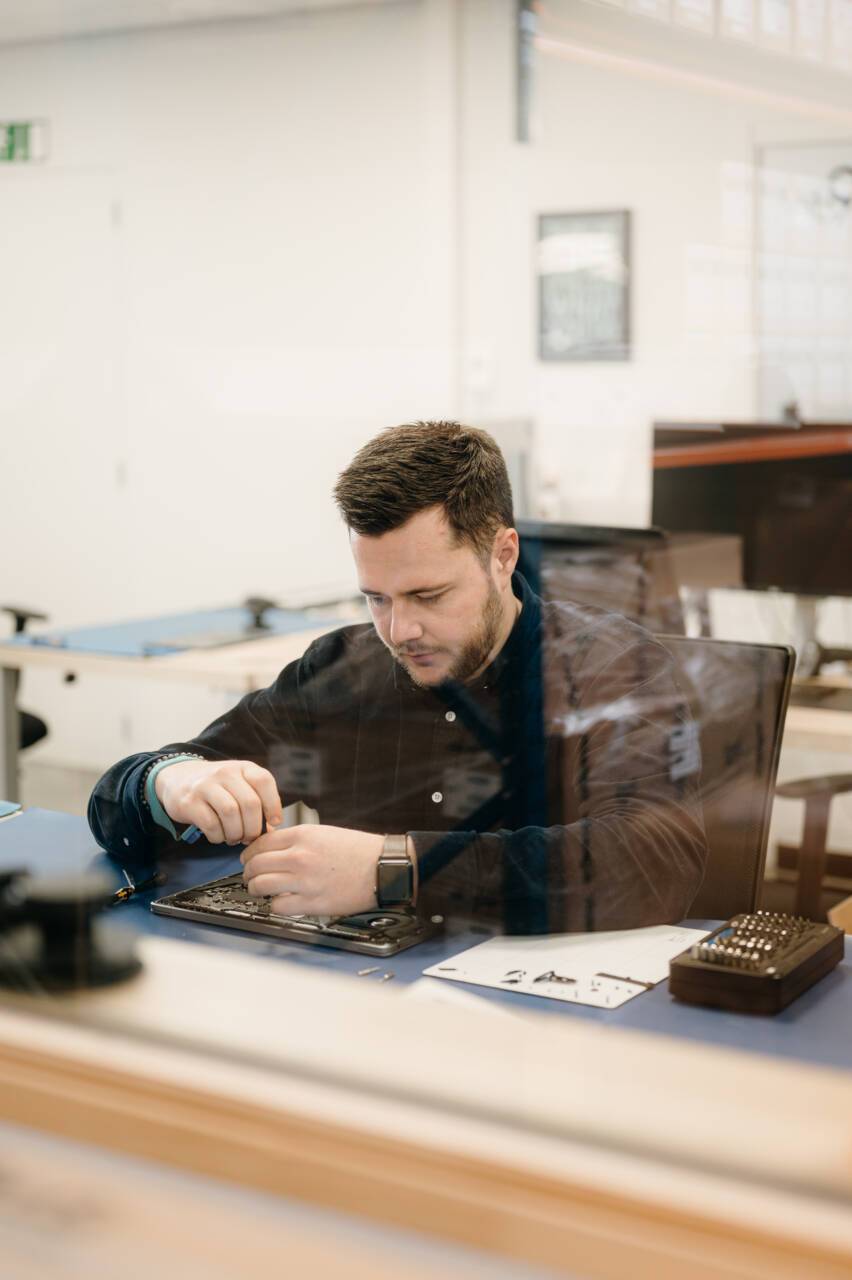 Verkoopmedewerker met headset