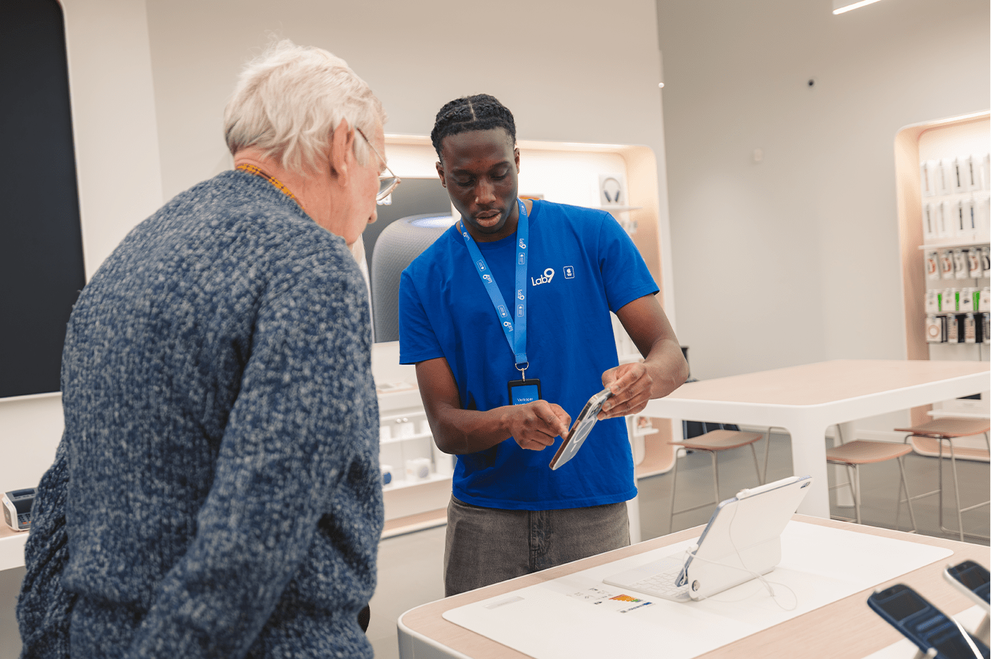 Apple Sales Specialist
